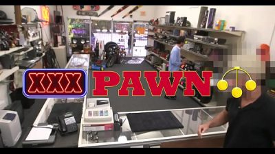 Reality hottie does blow job